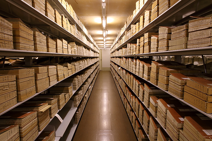  国立公文書館 