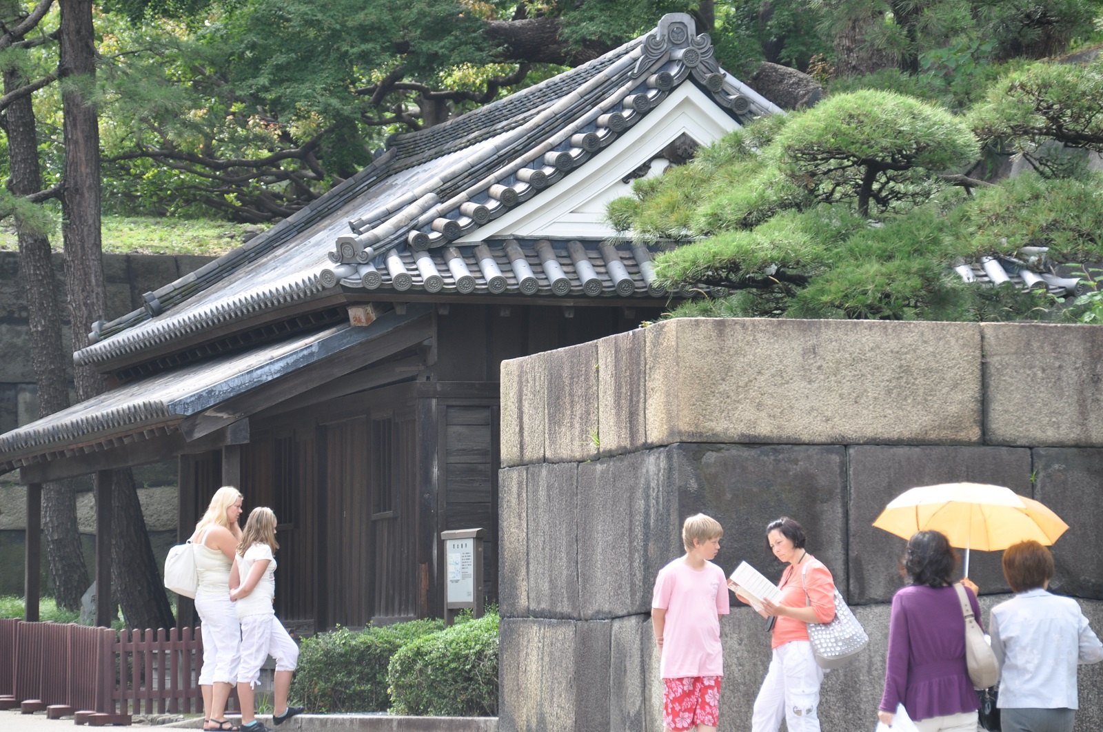  同心番所・大手三の門跡 