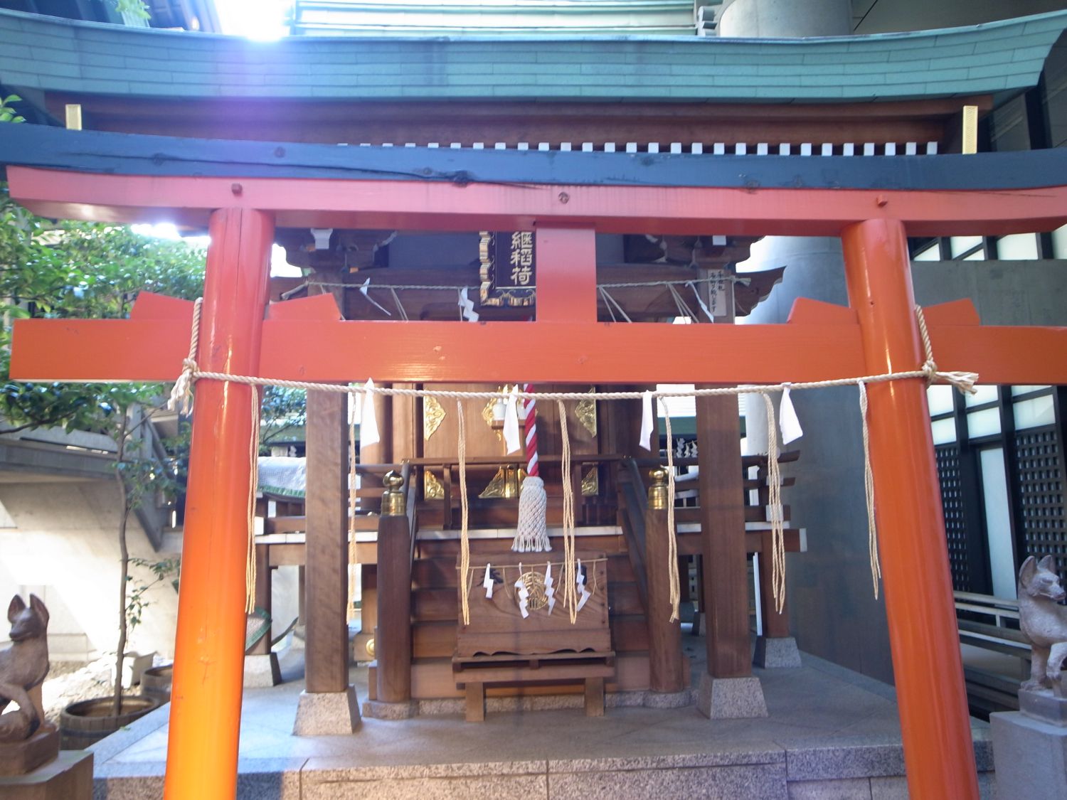  世継稲荷神社(田安稲荷） 